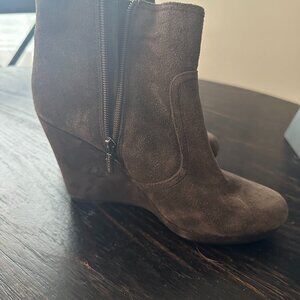 Vince Camuto Brown Suede Wedge Booties Size 7.5, Never Worn